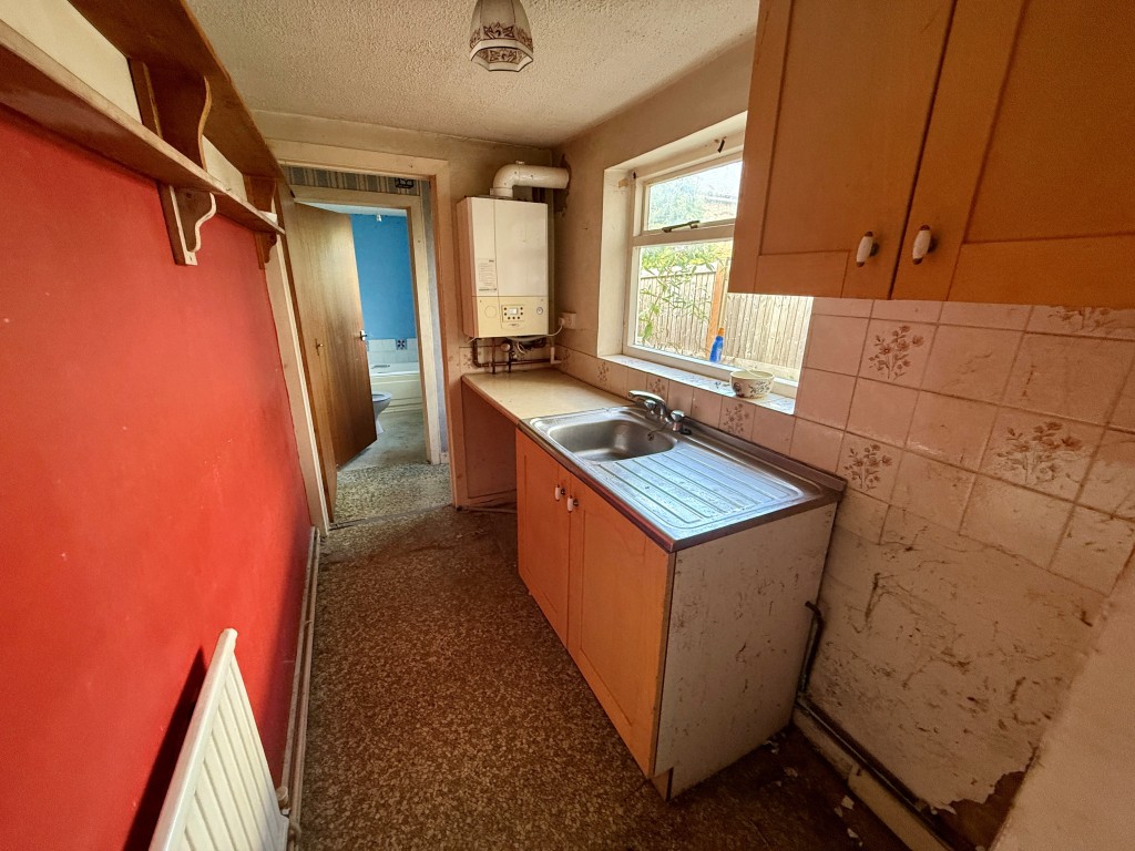 Lot: 161 - MID-TERRACE HOUSE FOR REFURBISHMENT - Kitchen